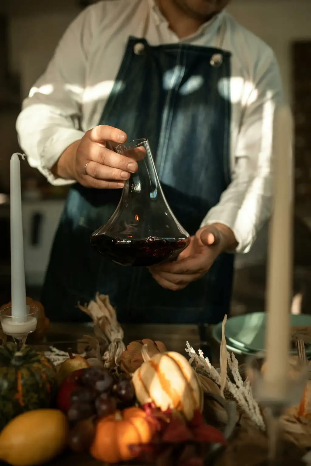 Différence entre carafer et décanter le vin